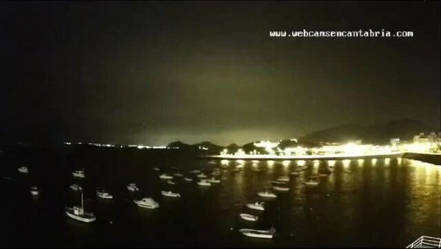 Incendio en los montes de Mioño esta noche capturados por una de nuestras webcams.