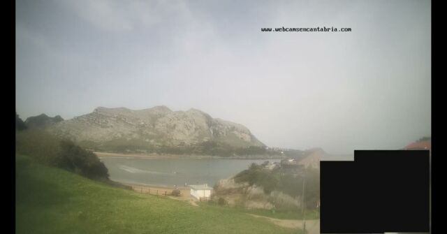 Recuperada #webcam en #islares !! Ha sido un esfuerzo encontrar la manera de sustituir la instalación por los numerosos y repetidos actos de #vandalismo que solemos sufrir aquí… hasta 8 cortes tenía la instalación cambiada! Tomamos medidas para que no pase más y si pasa, que haya consecuencias. A ver lo que dura… webcamsencantabria.com